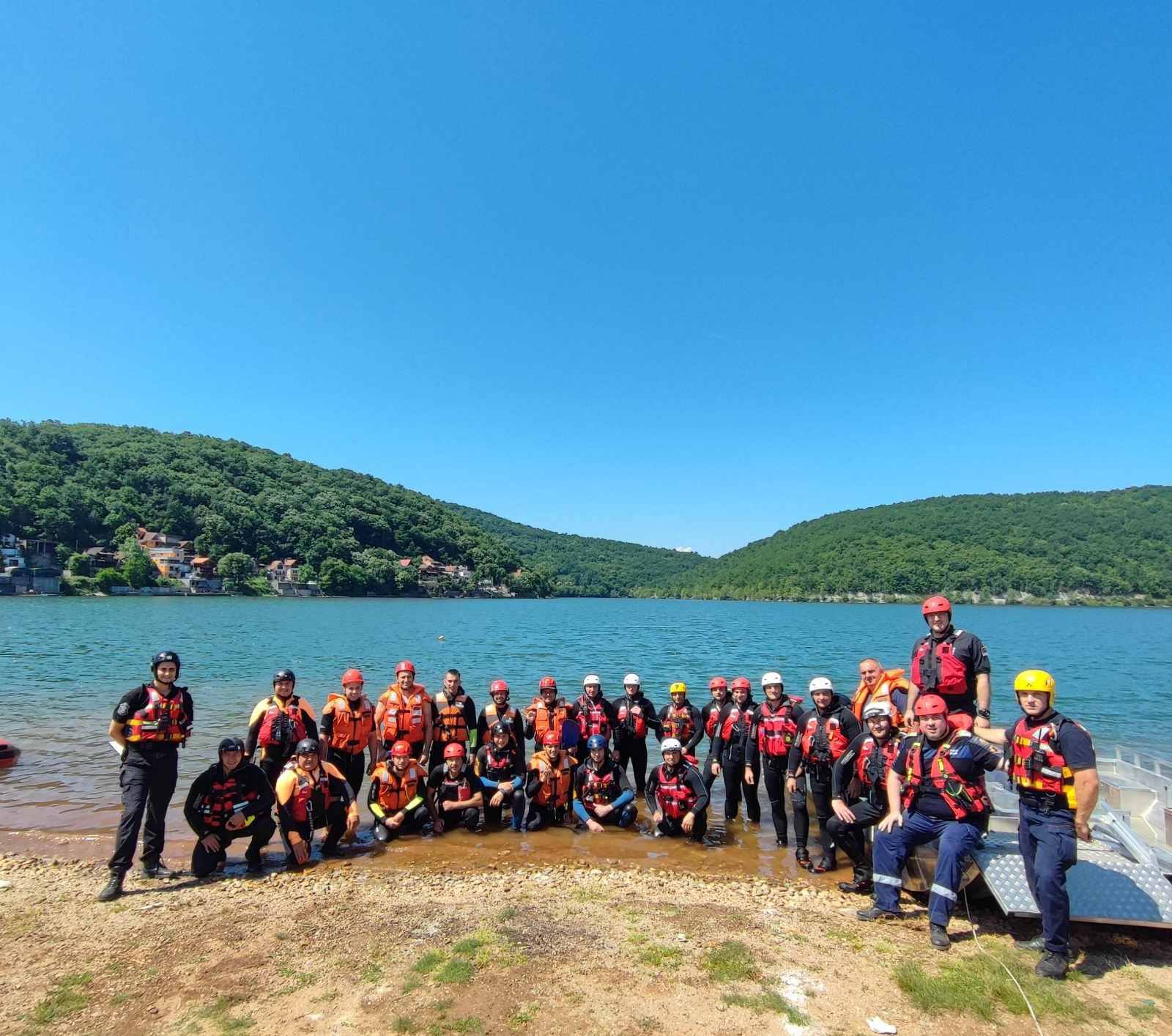 Bulgarian and Serbian professionals train side by side
